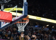 ac米兰体育官网-湖人遭遇尼克斯逆转，比赛末节失利