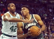 milan.com-雄鹿主场横扫爵士，字母哥39分