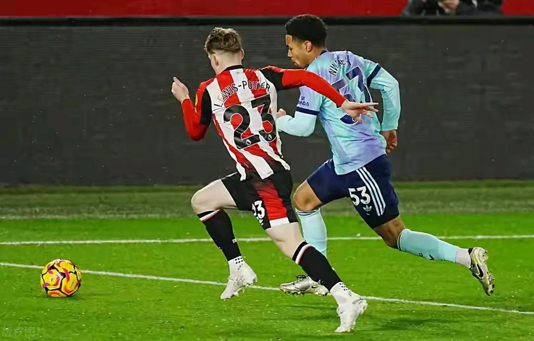 布莱顿主场力挫哈德斯菲尔德，降级压力骤减的简单介绍