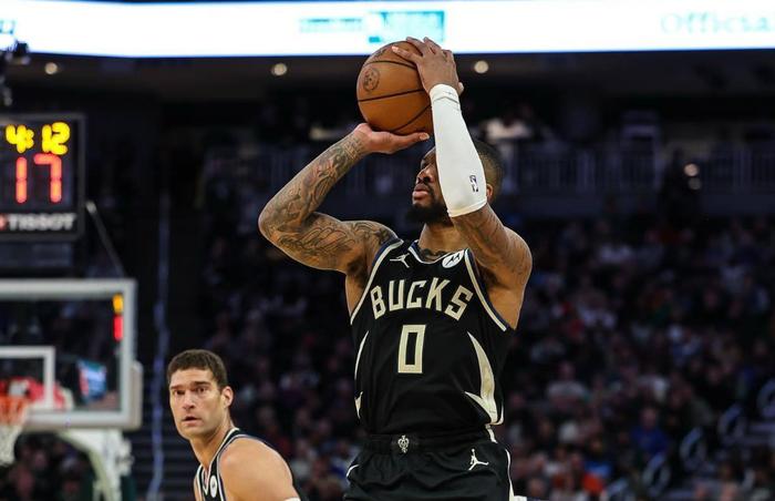 开拓者大胜马刺，利拉德再度发威