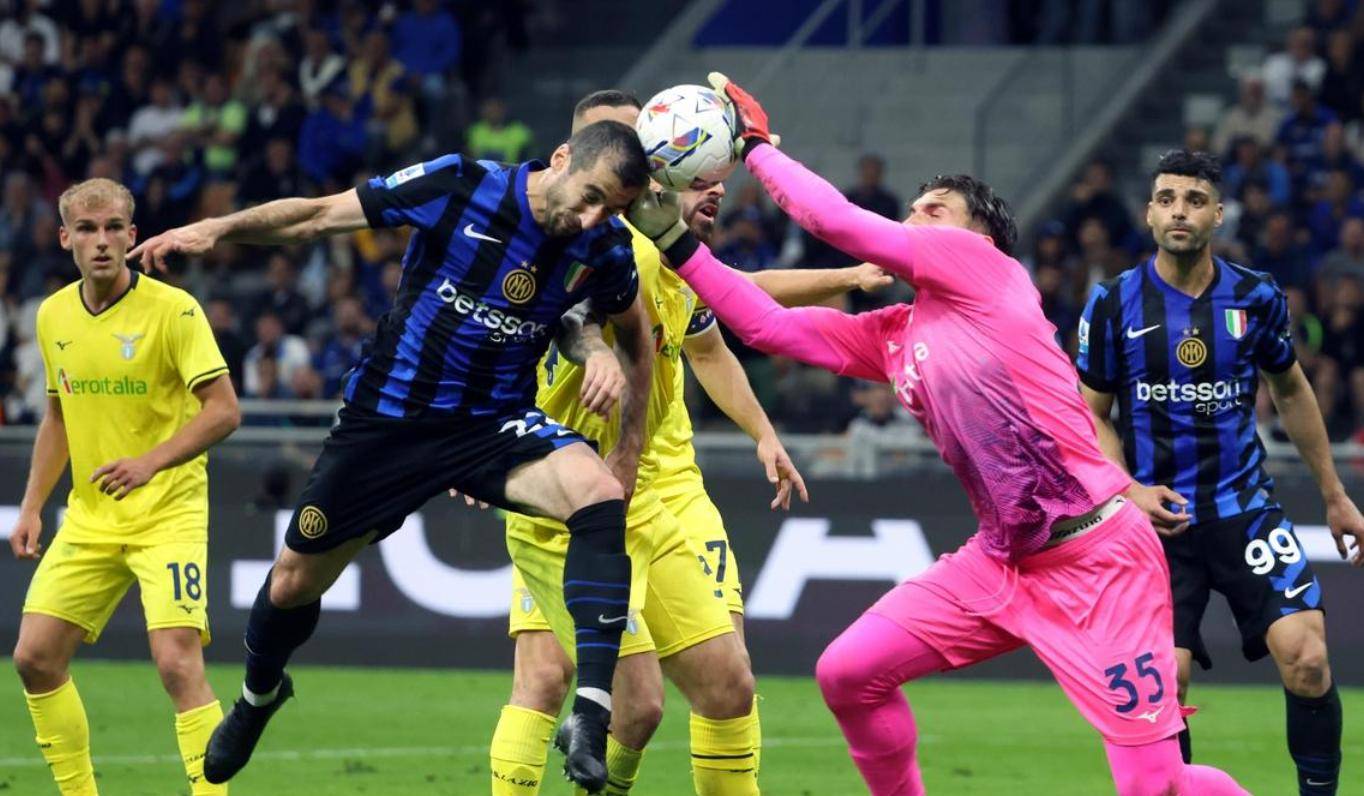 拉齐奥门将表现出色，多次扑出关键球