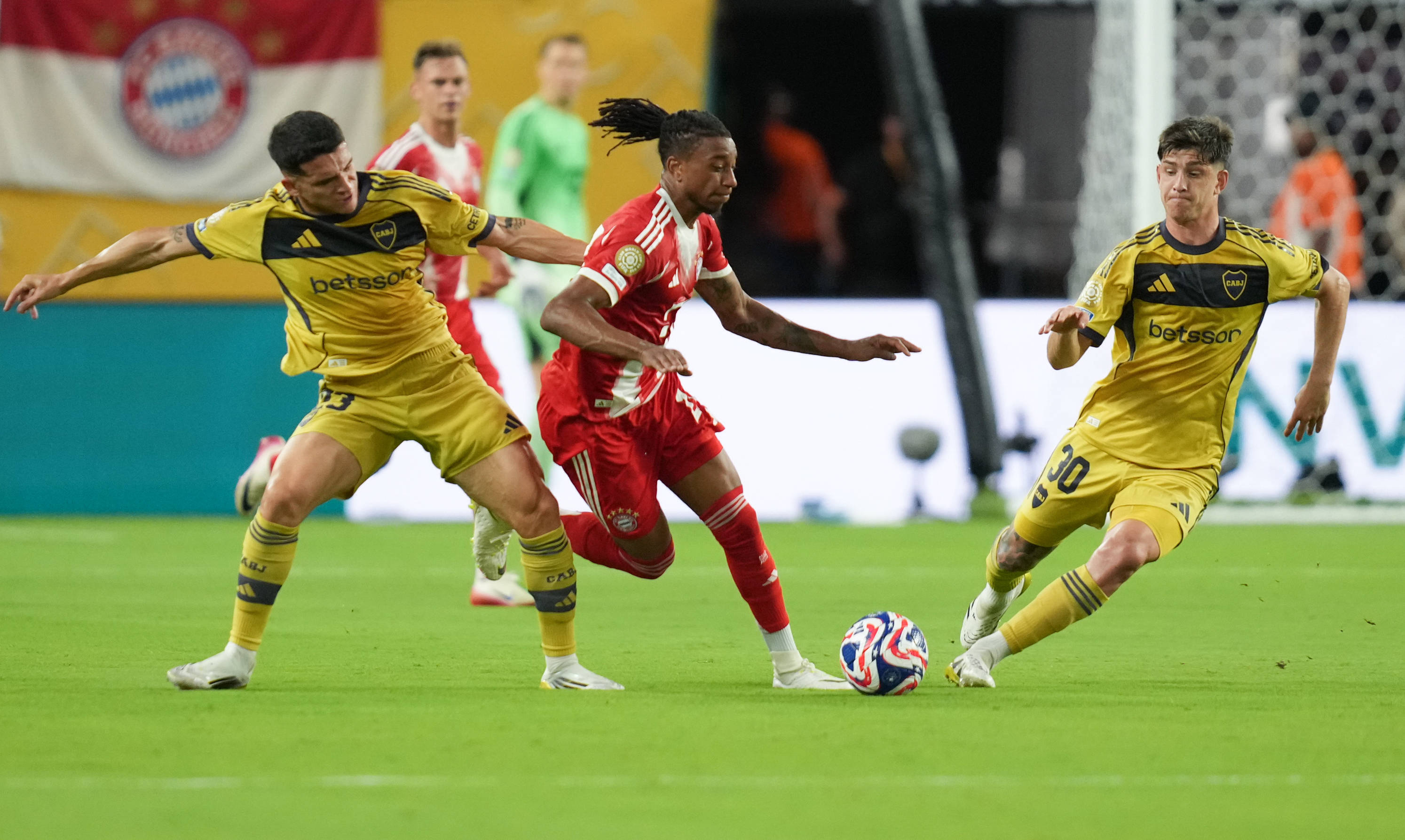 拜仁慕尼黑主场三球大胜强劲对手