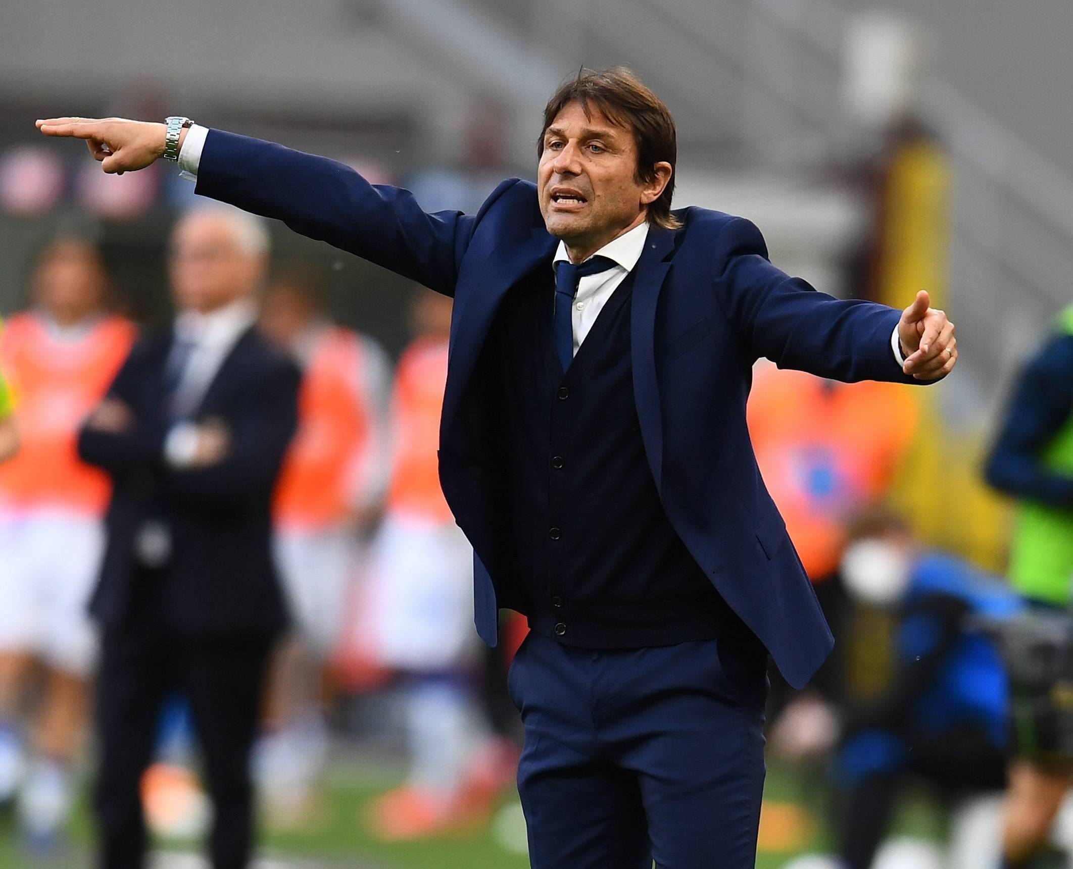 足球赛事中球员展现出色表现