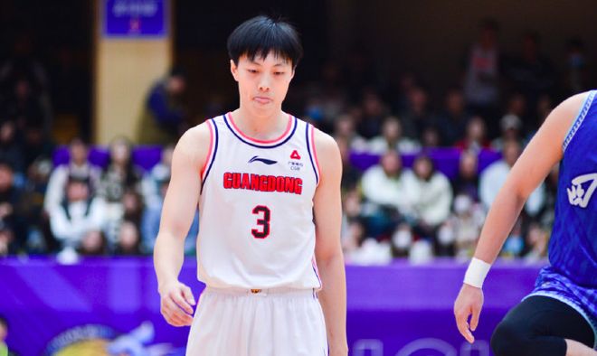 广州宏远主场大胜吉林队，豪取七连胜