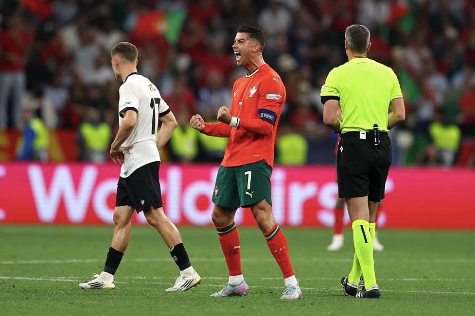 关于葡萄牙队险胜英格兰队，张本智和扛起全队的信息