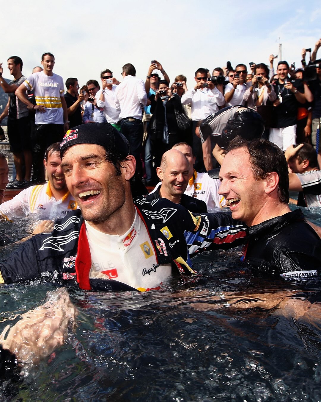 关于哈斯车队鏖战红牛二队，塞恩斯点燃赛场的信息